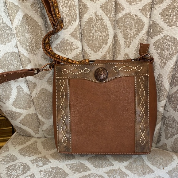 Nocona Ivy Brown Leather Crossbody Bag with Leather Strap - Picture 2 of 10